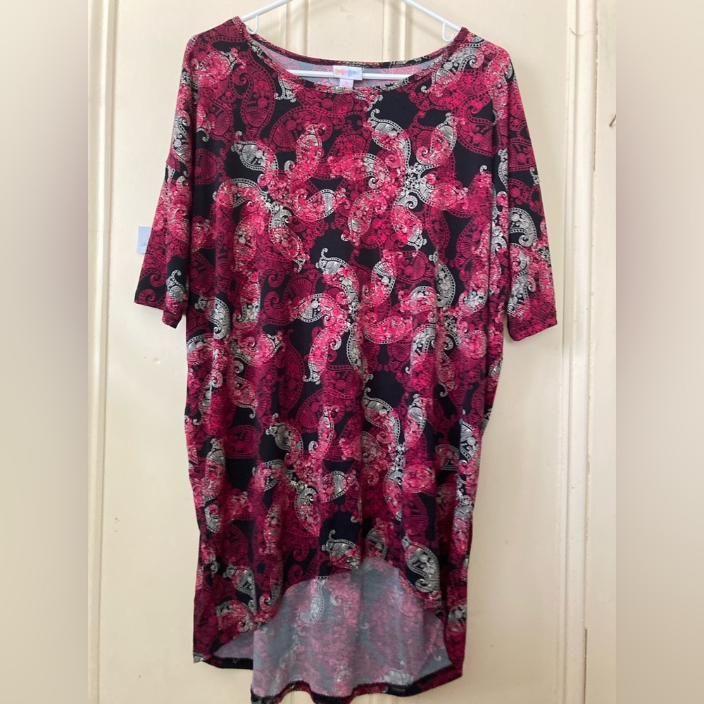LuLaroe Irma High-Low Tunic, S, Black Background with Red and Cream Paisley, New